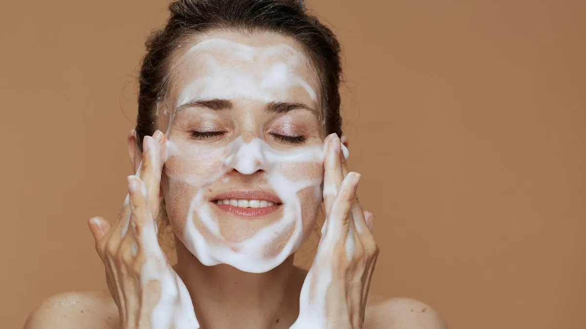 How To Clean Your Face After Long Day At Work? A 5-Step Guide To ...