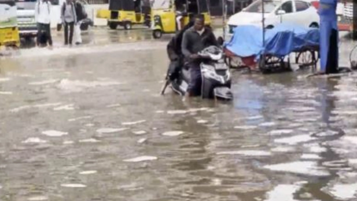 hyderabad-severe-waterlogging-occurs-as-heavy-rain-lashes-parts-of-city-after-brief-hiatus