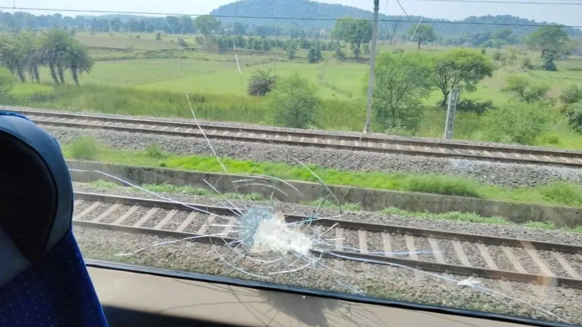 odisha-train-attack-stones-pelted-at-vande-bharat-express-in-chakradharpur-railway-division-probe-on