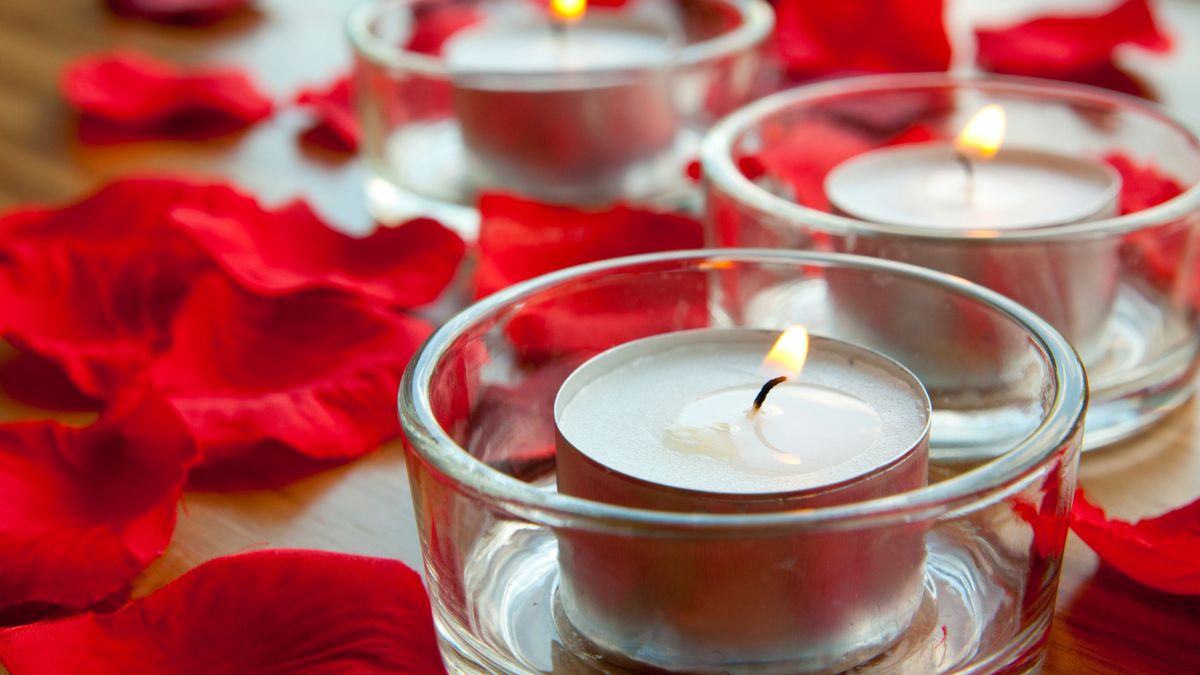 50 creative uses of red roses  (5)