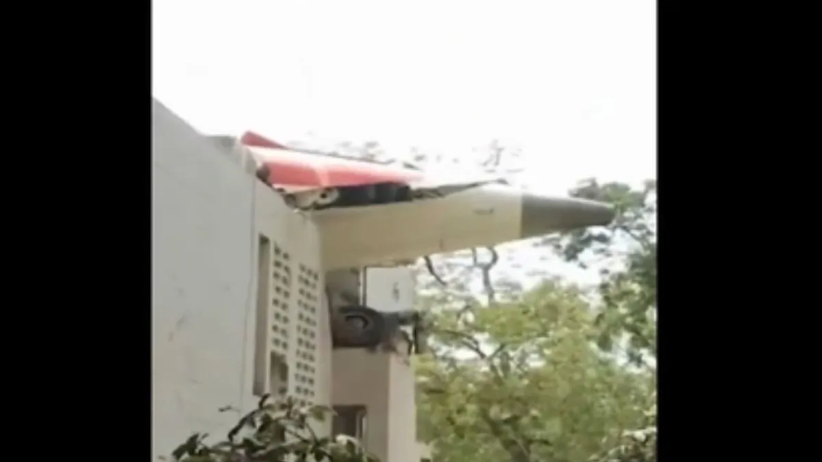 ahmedabad-plane-crash-bj-medical-college-cancels-mbbs-exams-after-air-india-tragedy-students-return-home