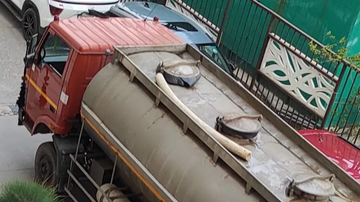 noida-water-crisis-7x-area-water-supply-disruption-noida-authority-ganga-water-line-damage-water-authority