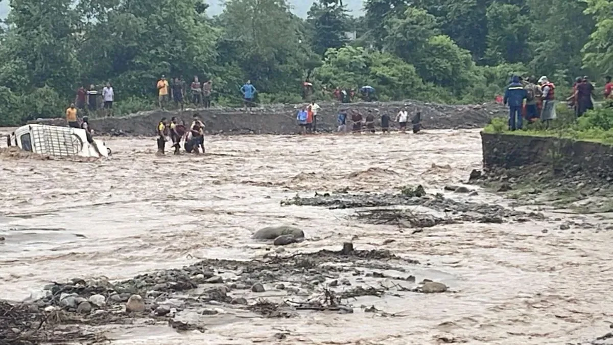 uttarakhand-weather-heavy-rain-batters-dehradun-roads-blocked-tress-uprooted-orange-and-yellow-alert-issued-for-multiple-districts