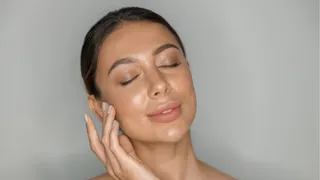 Why Your Skin Feels Oily And Dry Simultaneously In Summer?