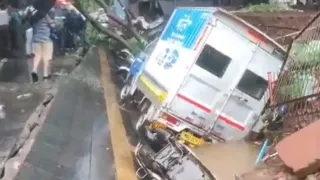 Navi Mumbai Road Collapse: Road Caves In At Vashi Plaza, Vehicles Stuck Amid Heavy Rain | WATCH