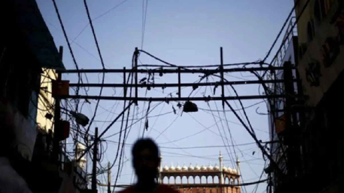 delhi-two-teens-electrocuted-after-tree-falls-on-power-line-due-to-strong-wind-accompanied-by-rain-in-rk-puram
