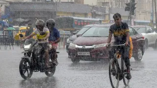 Weather Update: Gujarat, Mumbai Receive Heavy Rain; IMD Sounds Red Alert For Showers In Maharashtra, Kerala | Check Forecast