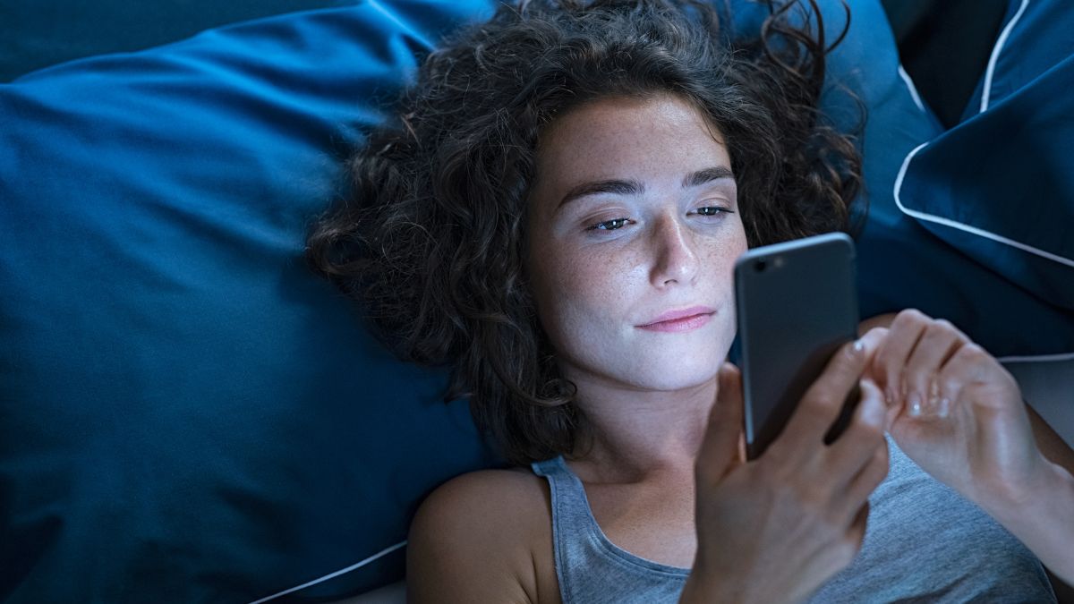 not-sleeping-on-time-doctor-shares-these-silent-health-risks