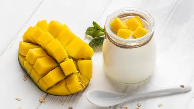 does-combining-curd-and-mangoes-create-a-healthy-snack