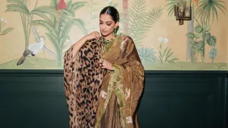 5 Unconventional Saree Draping Ideas To Take From Bollywood Fashionista Sonam Kapoor