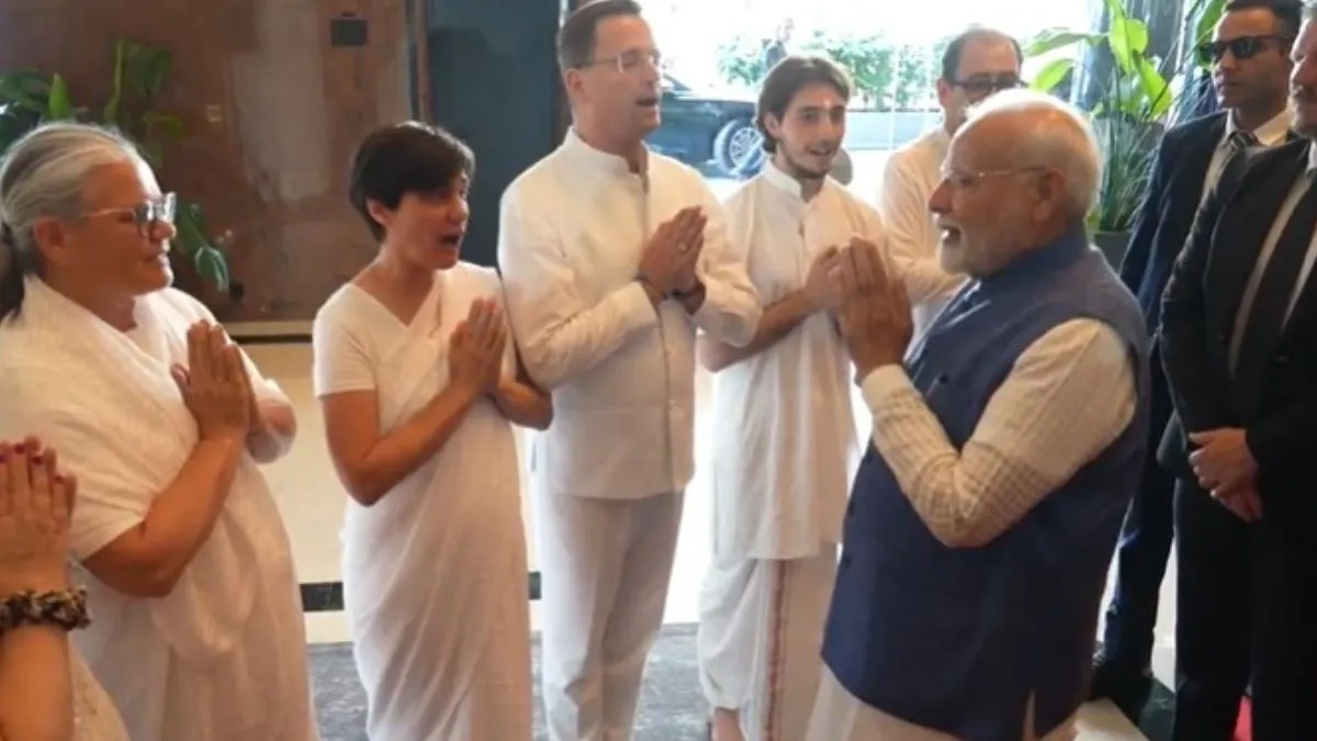 echoes-of-gayatri-mantra-in-croatia-as-pm-modi-receives-grand-welcome-at-zagreb-airport-watch-viral-video