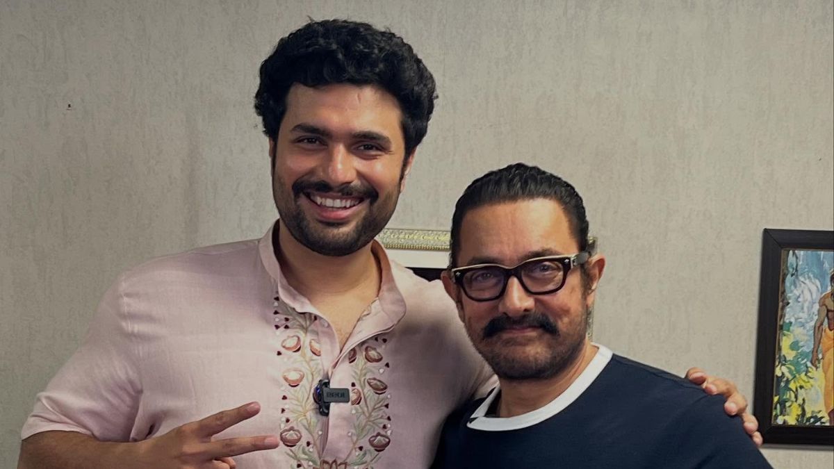 aamir-khan-and-prakhar-gupta-recreate-magnus-carlsen-vs-gukesh-table-slam-meme-netizens-react-to-mr-perfectionists-video