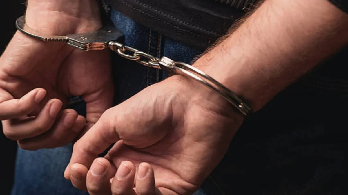 bbmp-engineer-caught-redhanded-taking-bribe-as-bengaluru-contractor-stands-against-corruption-reminds-2022-suicide-case
