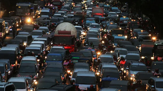 bengaluru-traffic-alert-90-day-restriction-on-coca-cola-godown-road-for-railway-bridge-construction-check-alternate-routes