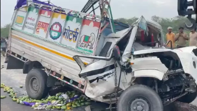 up-accident-four-dead-one-injured-as-mangoladen-truck-falls-off-shahdara-flyover-in-agra-watch