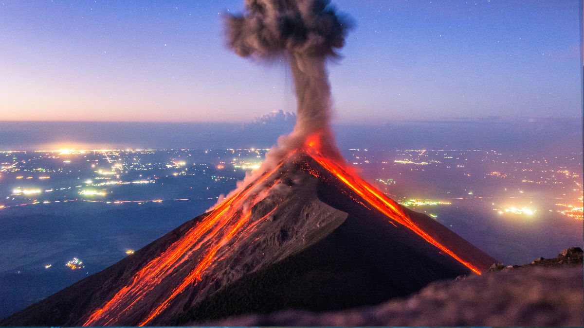 top 10 biggest volcanoes in the world (1)