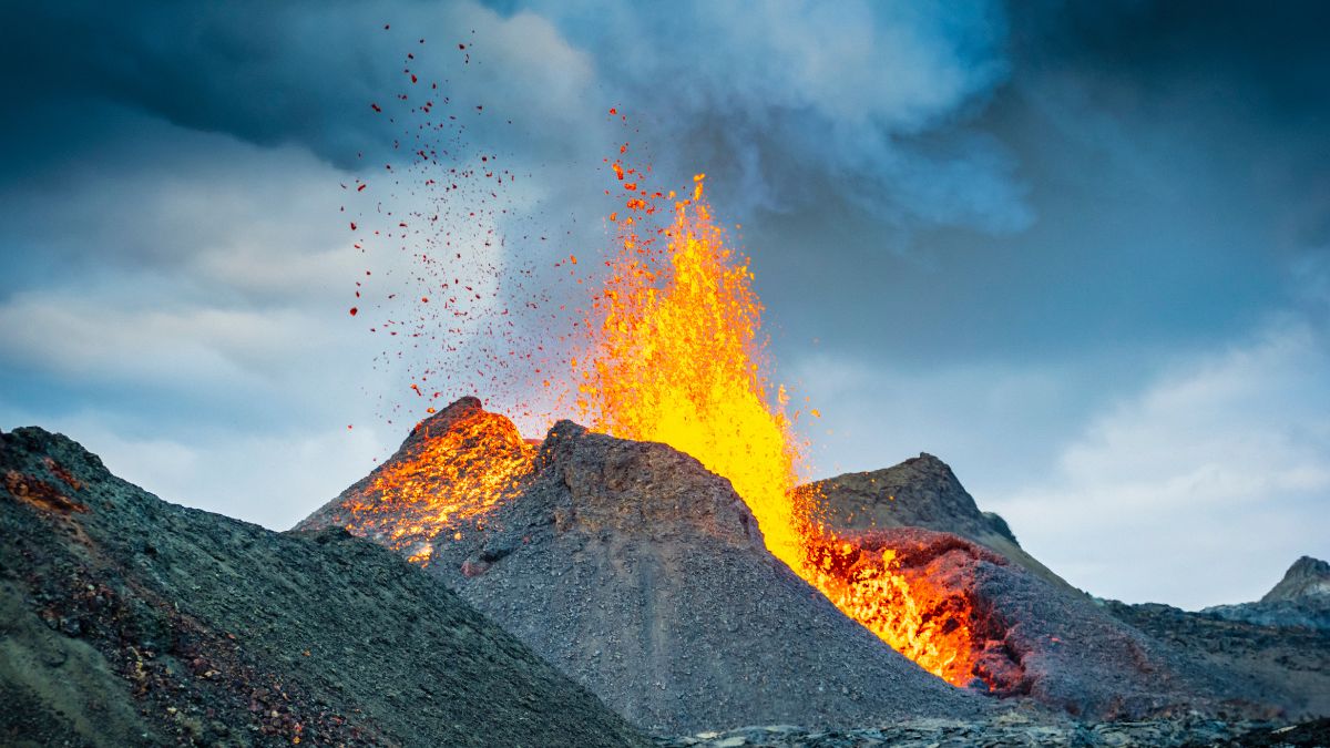 top 10 biggest volcanoes in the world (2)