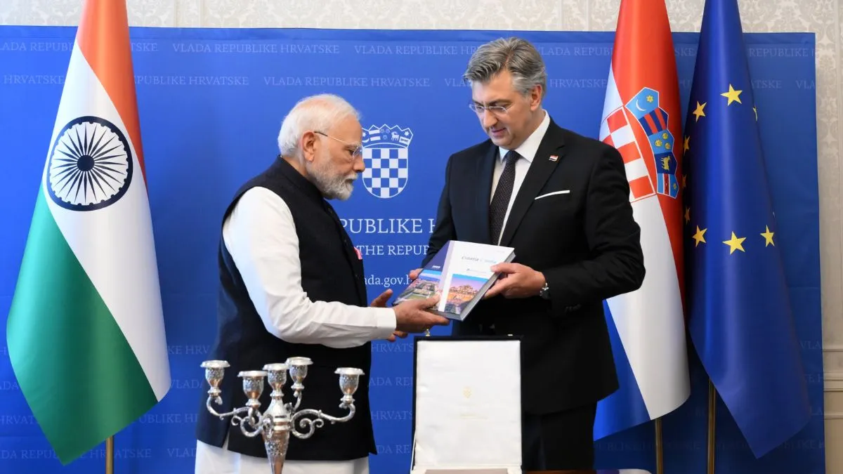 india-pm-narendra-modi-gets-special-gift-in-croatia-zagreb-vezdin-sanskrit-grammar-written-in-latin-in-1790
