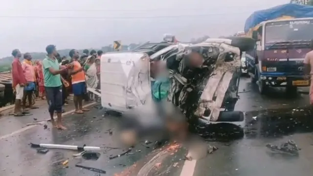 jharkhand-road-accident-9-die-after-trailer-collides-with-car-on-nh18-in-purulia