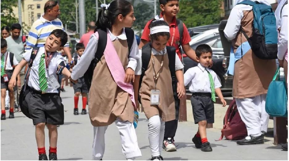 kashmir-schools-shut-amid-severe-heat-10day-holiday-announced-as-srinagar-breaks-20year-temperature-record