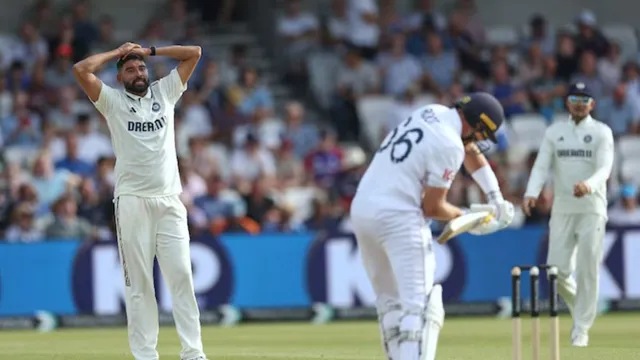 india-national-cricket-team-vs-england-national-cricket-team-match-scorecard-1st-test-ravi-shastri-hilariously-raises-his-finger-in-commentary-box-as-joe-root-survives-lbw-dismissal-watch