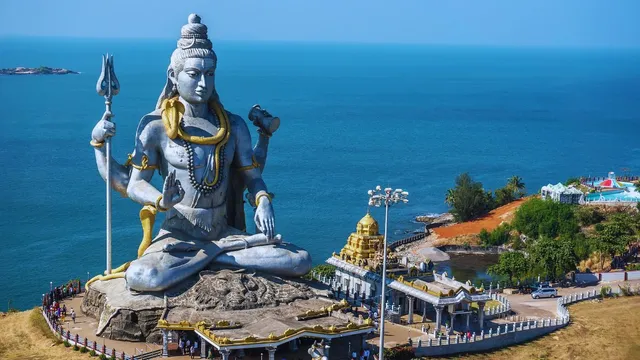 murudeshwar-temple-in-karnataka-imposes-dress-code-bans-western-attire-for-devotees