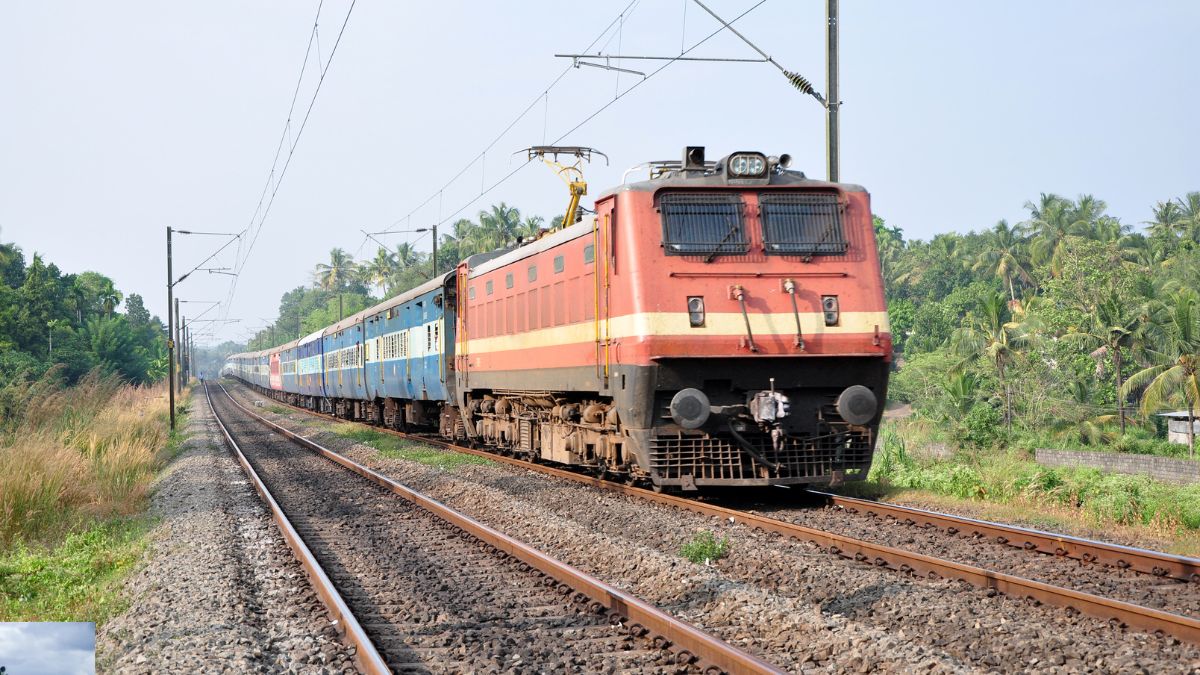 senior-citizens-harass-passenger-in-train-netizens-react-to-shocking-experience-of-being-bullied