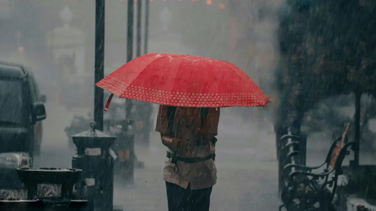 delhi-weather-update-monsoon-likely-to-hit-national-capital-today-imd-issues-yellow-alert-for-rain