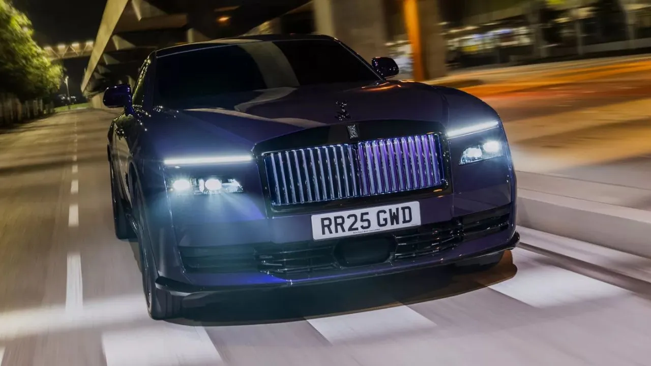 rolls-royce-spectre-black-badge-launched-in-india-for-rs-9-5-crore-what-is-new-and-different