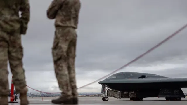 b2-pilots-launched-missiles-took-naps-and-ate-noodles-how-us-warriors-survive-40-hours-in-worlds-most-dangerous-plane