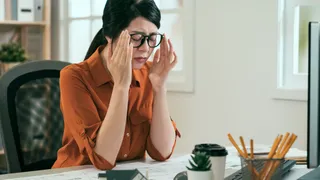 What Is Quiet Cracking? How This New Workplace Trend Leading To Employee Disengagement?