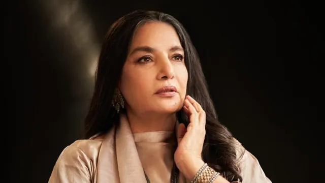 shabana-azmis-cute-pda-moment-with-husband-javed-akhtar-has-fans-gushing-over-their-latest-photo