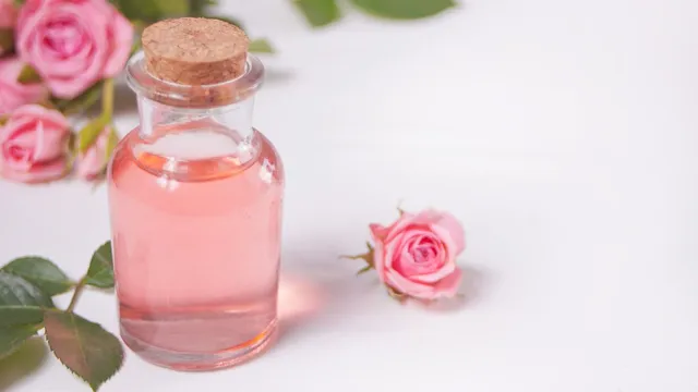 can-rose-water-really-soothe-dry-itchy-eyes-heres-what-you-need-to-know-first