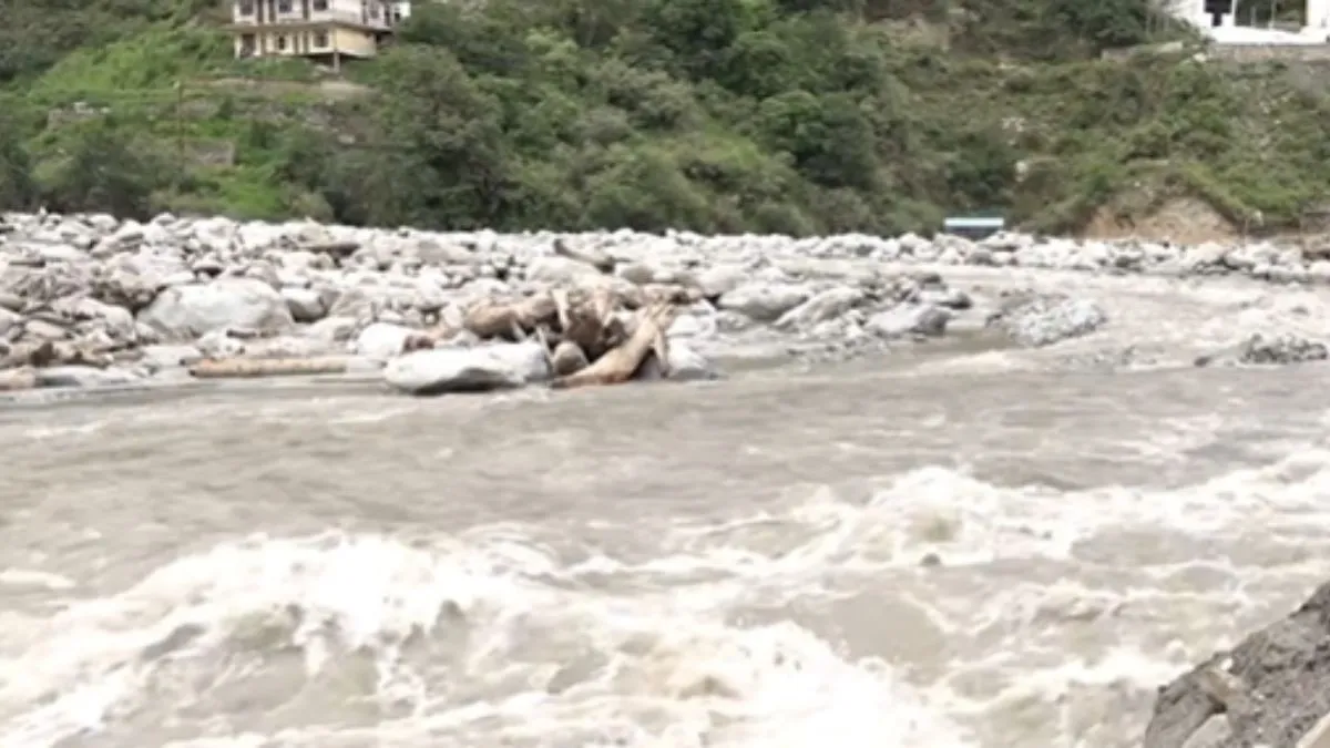 17-people-died-in-himachal-pradesh-as-flash-floods-hit-the-state-rescue-ops-on