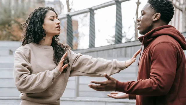 how-to-respond-to-these-5-subtle-signs-of-toxic-communication