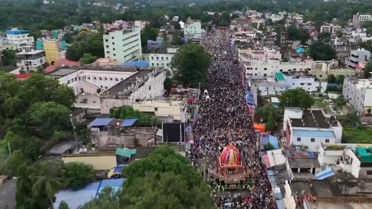 puri-stampede-jagannath-rath-yatra-2025-gundicha-temple-odisha-devotees-killed-mohan-manjhi-puri-three-chariot