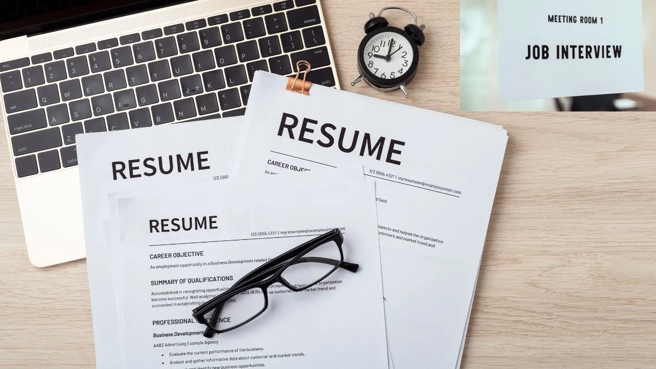 man-loses-his-job-but-pretends-everything-is-fine-on-linkedin-and-ends-up-getting-an-even-better-one-viral