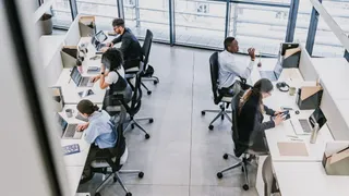 'Crop Tops Are Fine, But Slippers Are Not': Employee Calls Out Workplace’s Bizarre Dress Code Rules