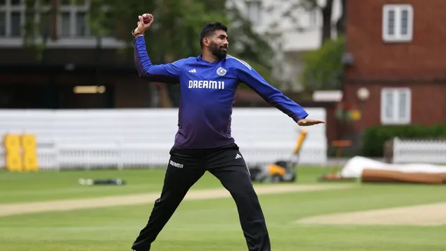 india-national-cricket-team-pacers-jasprit-bumrah-use-two-coloured-ball-for-2nd-edgbaston-test-against-england-cricket-team