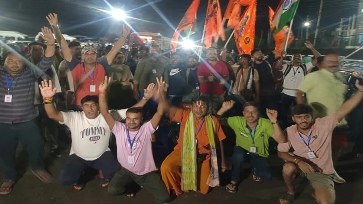 amarnath-yatra-2025-lieutenant-governor-flags-off-first-batch-of-pilgrims-from-jammu-amid-heightened-security