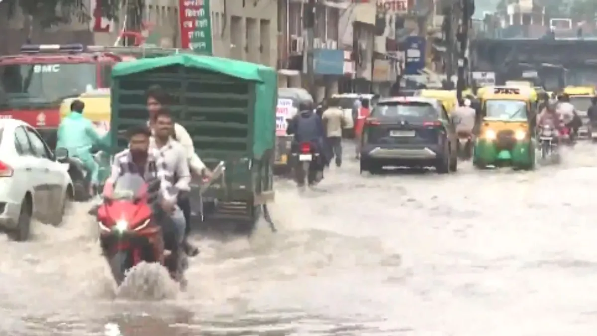 mp-weather-heavy-rain-in-bhopal-severe-waterlogging-traffic-snarls-imd-forecasts-more-rain