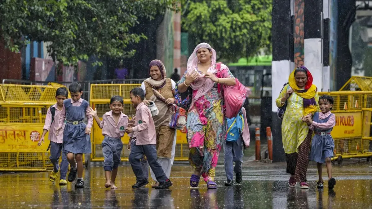delhi-weather-rain-thunderstorms-expected-over-weekend-light-showers-likely-next-week-check-forecast