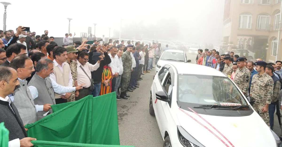 cm-sukhu-flags-off-20-etaxis-in-shimla-under-selfemployment-scheme-for-youth