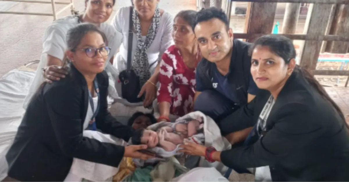 army-doctor-delivers-baby-on-jhansi-railway-platform-using-pocket-knife-hair-clips-and-dhoti-in-pics