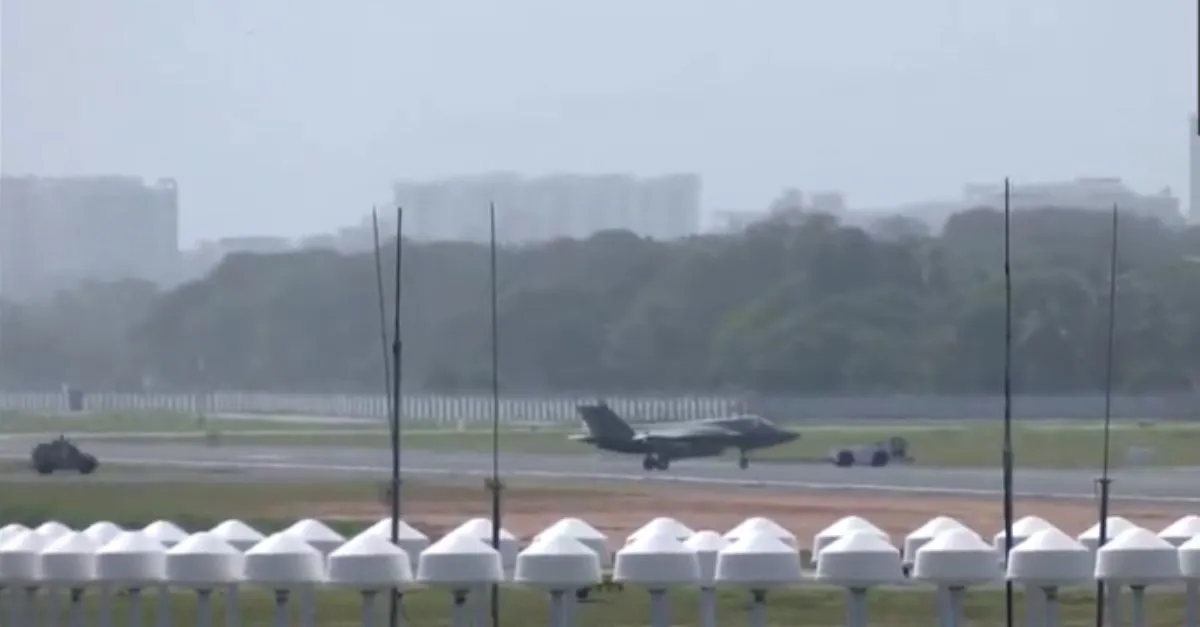 british-f35-jet-towed-for-repair-as-uk-team-arrives-weeks-after-emergency-landing-at-kerala-airport-video