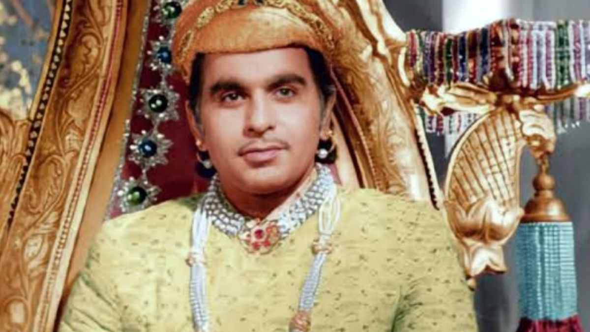 Dilip Kumar as Salim