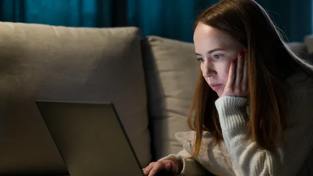 what-is-the-101010-rule-a-simple-eye-care-routine-for-mobile-and-laptop-users