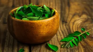 What Are The Cleaning Hacks To Get Rid Of Pesticides From Curry Leaves?