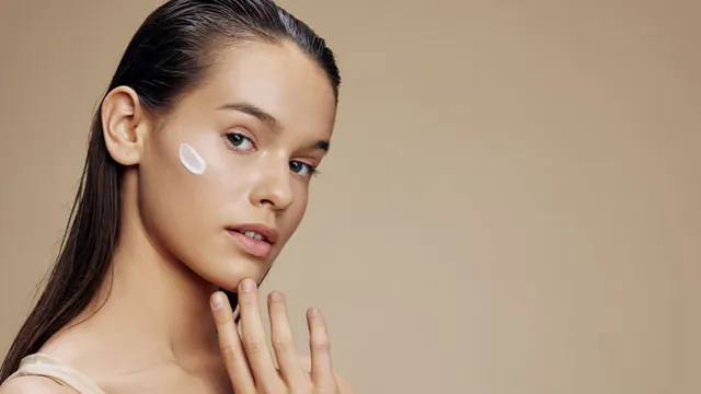 why-minimalist-skincare-is-the-beauty-trend-of-2025-know-from-expert
