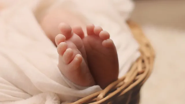bihar-newborn-found-abandoned-on-train-teen-mother-claims-her-father-impregnated-her-rape-case-filed